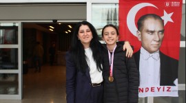 Aerodans kategorisinde öğrencimiz Kayla Şahin, takımıyla birlikte Türkiye ikincisi olmuştur.