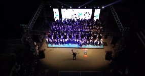 Bir nesil daha Öncü’nün bembeyaz yuvasından maviliklere kanat açtı… Hayallerinizin peşinden cesurca yürüyün, kalbiniz hep aydınlık yollarda atsın!  Bademli ve Özlüce Ortaokulları 2025 Mezunları Yolunuz 