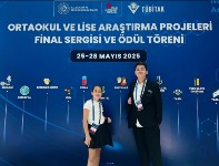 🏆 TÜBİTAK FİNALLERİNDEYİZ! 🏆 Gizem Fideci öğretmenimiz danışmanlığında, öğrencilerimiz Melis Akgün ve Ağa Tuna Batın Sezer tarafından geliştirilen “Mobil Destekli Kas Hastalıkları Rehabilitasyon ve Eg